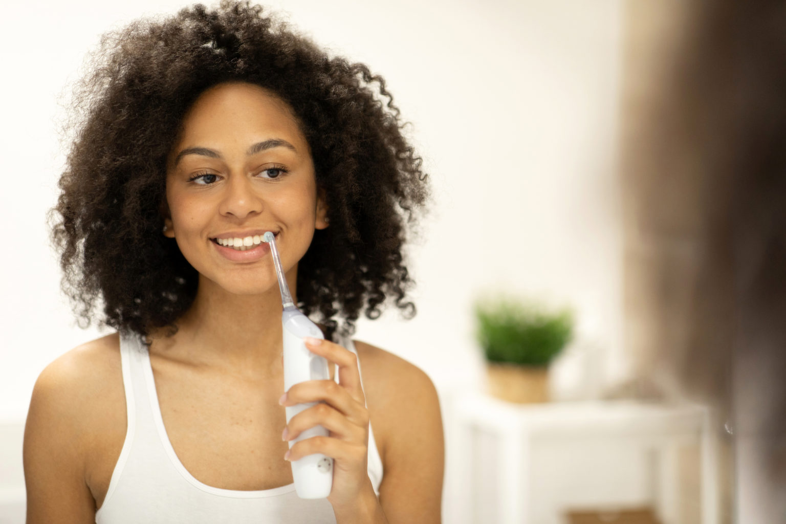 Water Flossers vs. Traditional Flossing Which Is Right For You